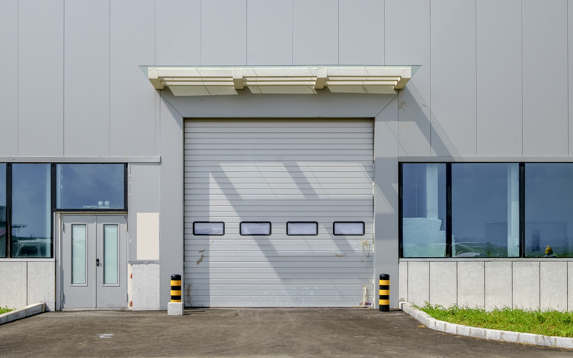 Factory doors: choosing the right doors for your factory